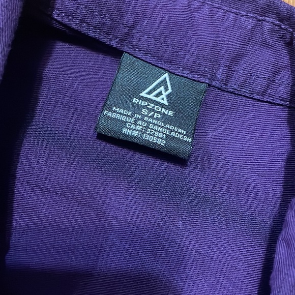 Button front shirt - Picture 2 of 3